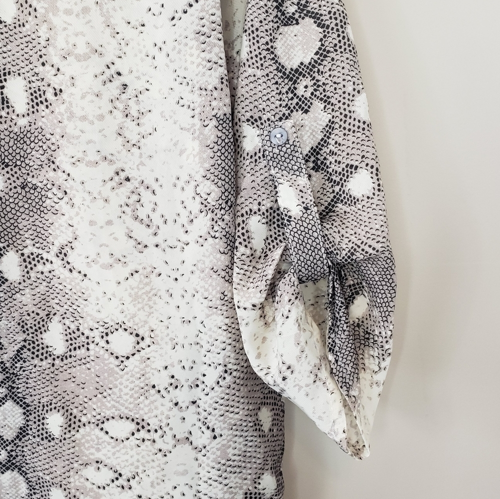 She & Sky | Snakeskin Criss Cross Hem Blouse Size Small - Picture 2 of 6